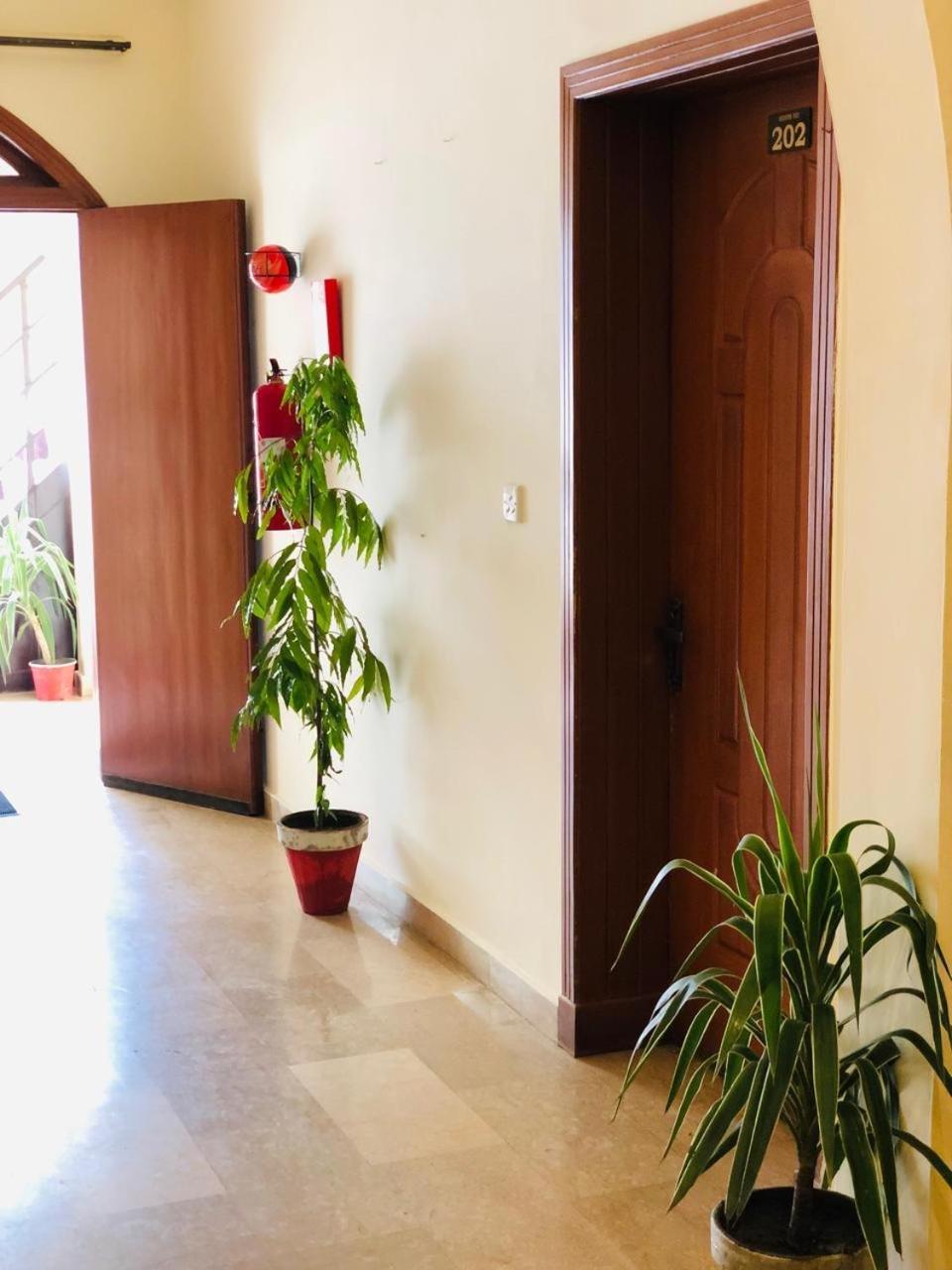 Blue Moon Residency Jinnah Super Исламабад Экстерьер фото