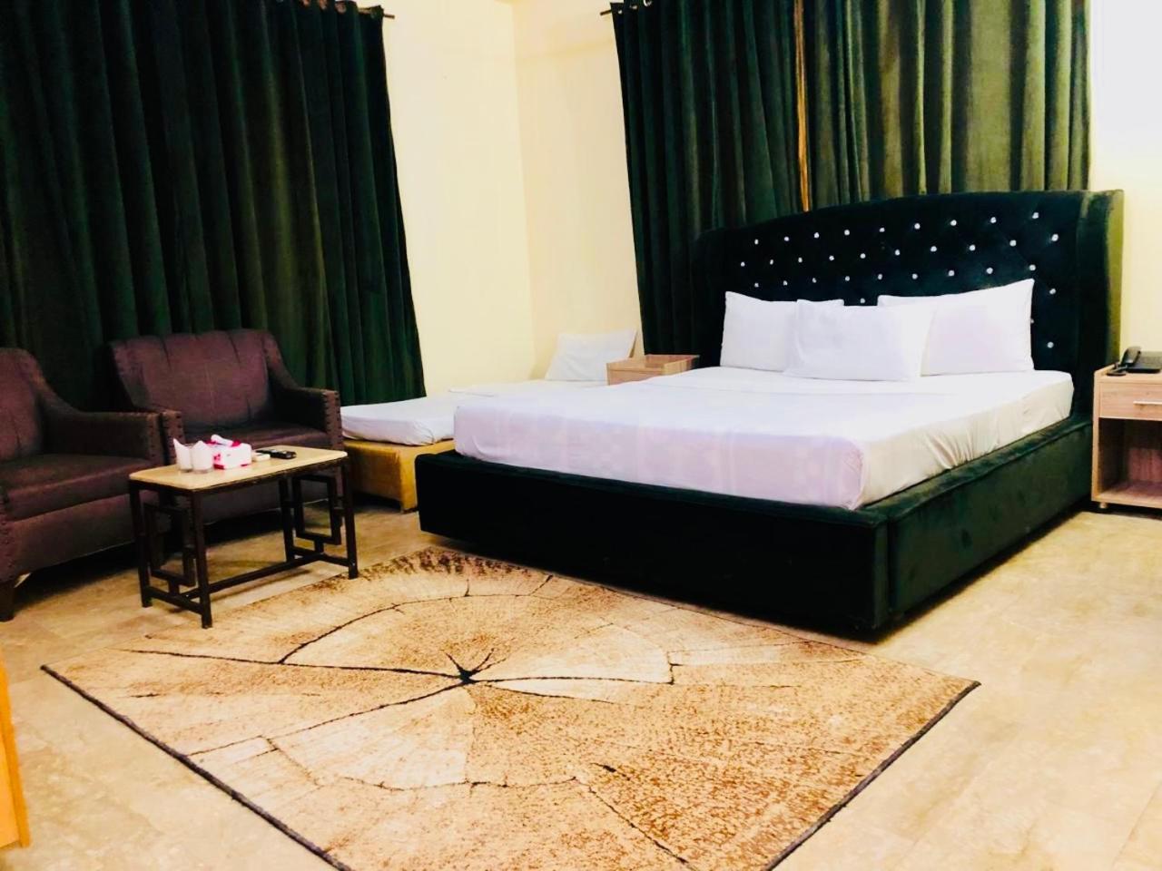 Blue Moon Residency Jinnah Super Исламабад Экстерьер фото